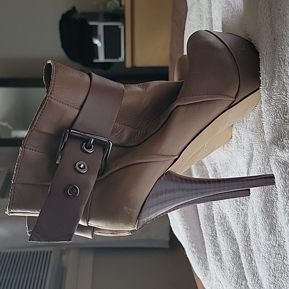 Boots - Picture 3 of 3